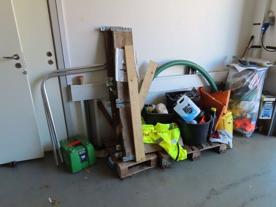 Div. materialer i hjørnet