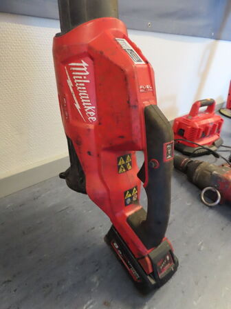 Løvblæser, MILWAUKEE M18 FBL