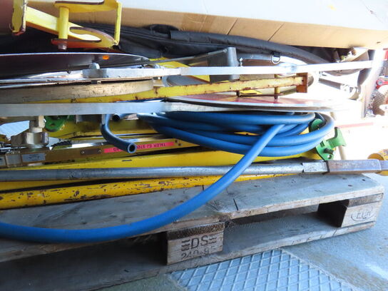 Palle med indhold, skilte og skinneværktøj