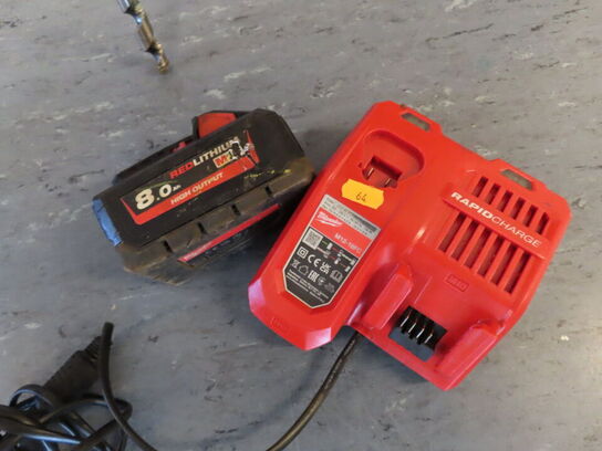 Ladestation med batteri, MILWAUKEE M12-18FC 