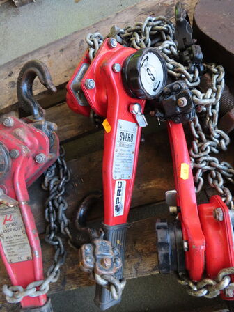 Palle med indhold, taljer og klemmer