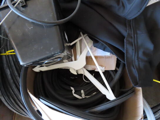 3 stk. paller med indhold