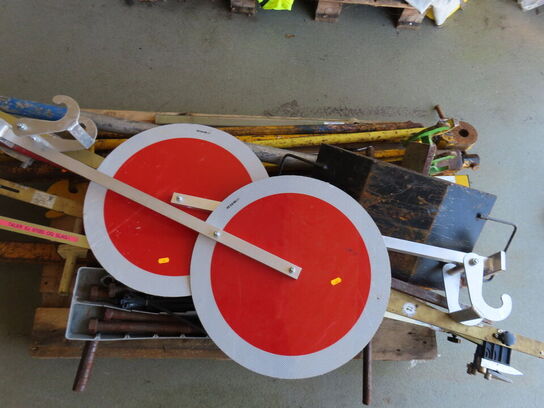 Palle med indhold, skilte og skinneværktøj