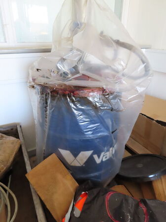 2 stk. paller med indhold