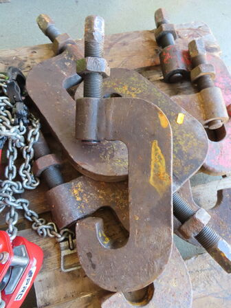 Palle med indhold, taljer og klemmer