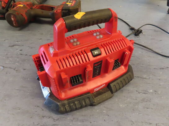 Ladestation, MILWAUKEE M1418C6 