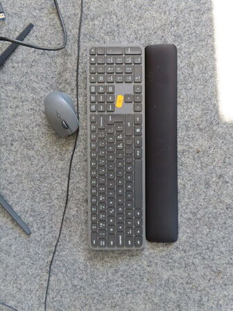 2 stk. 34" curve-monitorer, CEPTER C34PULSEX m. tastatur og dockingstation