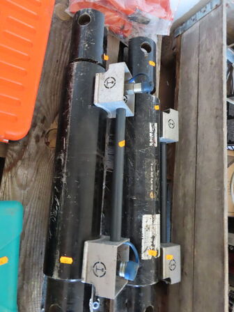 2 stk. hydraulic cylindre