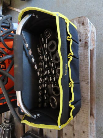 Værktøjstaske med indhold