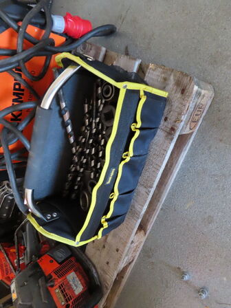 Værktøjstaske med indhold