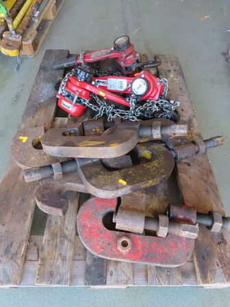 Palle med indhold, taljer og klemmer