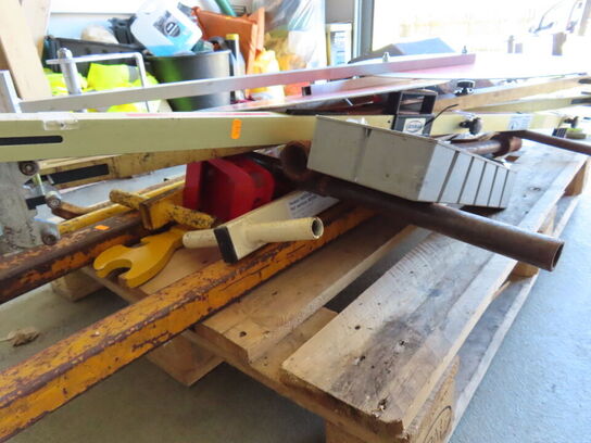 Palle med indhold, skilte og skinneværktøj