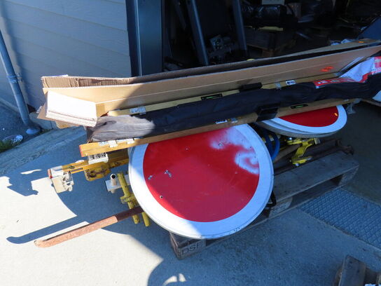 Palle med indhold, skilte og skinneværktøj