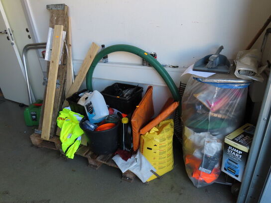 Div. materialer i hjørnet