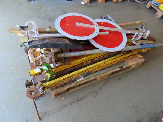 Palle med indhold, skilte og skinneværktøj