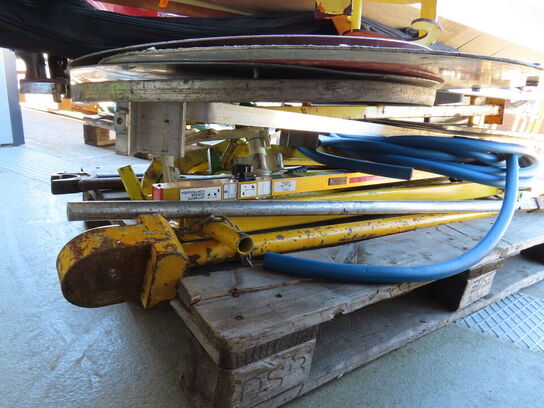 Palle med indhold, skilte og skinneværktøj