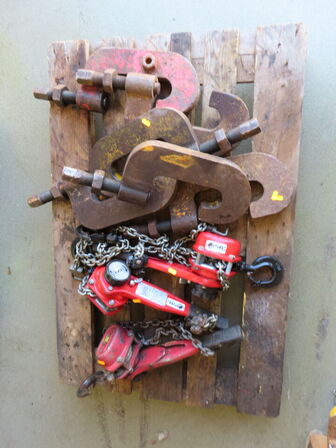 Palle med indhold, taljer og klemmer