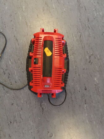 Ladestation, MILWAUKEE M1418C6 