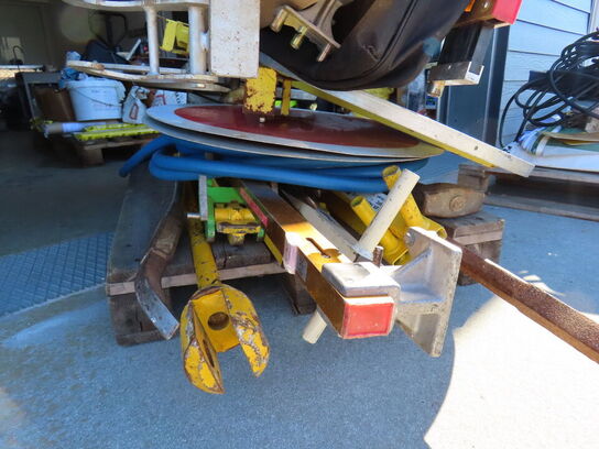 Palle med indhold, skilte og skinneværktøj