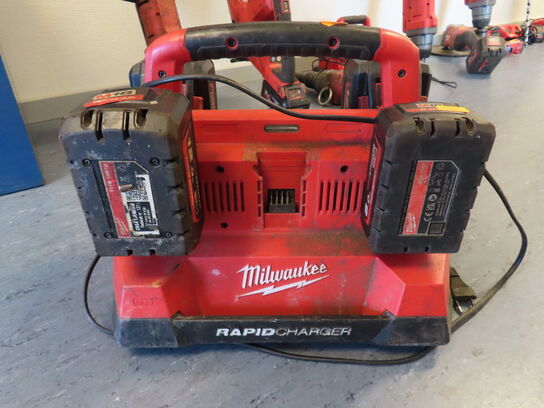 Ladestation, MILWAUKEE M18 PC6 med 4 stk. batterier