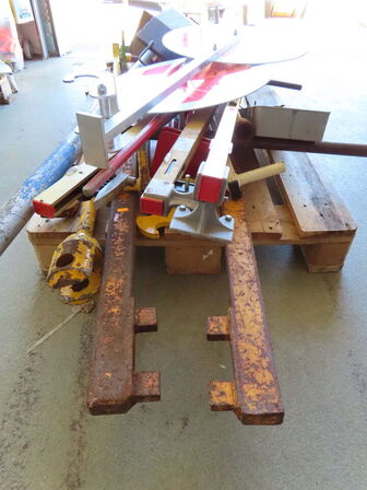 Palle med indhold, skilte og skinneværktøj