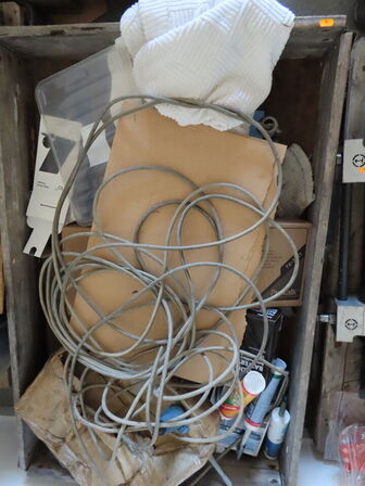 2 stk. paller med indhold