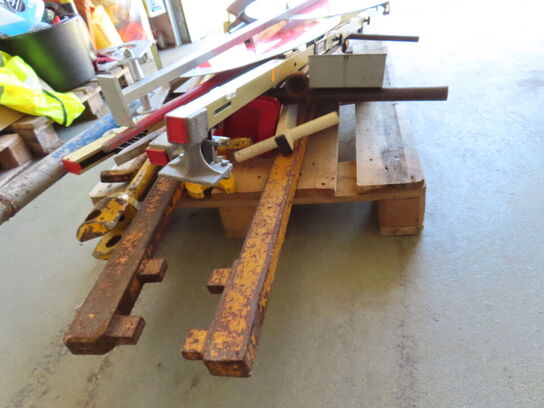 Palle med indhold, skilte og skinneværktøj