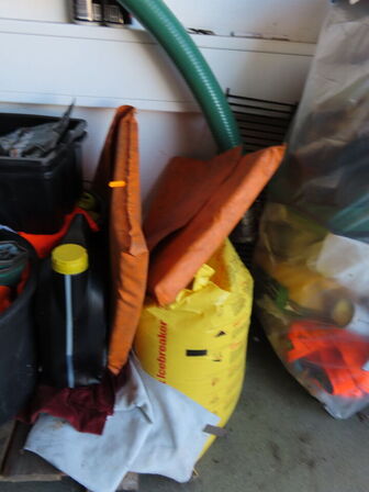 Div. materialer i hjørnet