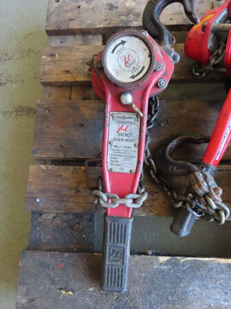 Palle med indhold, taljer og klemmer