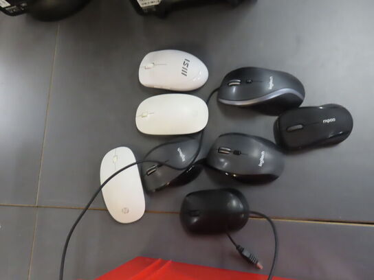 Kasse med blandede mus