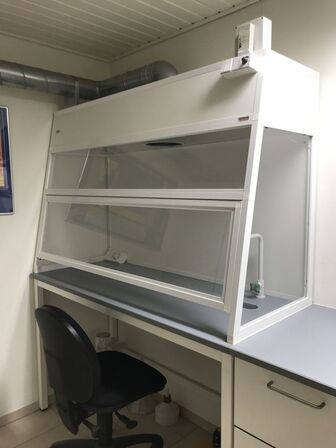 Aftræksskab og kemikalieskab fra ALFA -OMEGA LAB (MOMSFRI)