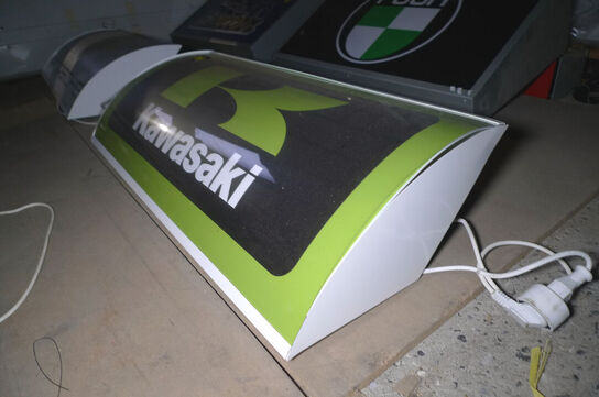 LED-lysskilt m/KAWASAKI logo ca. 90x42cm 9W 230V