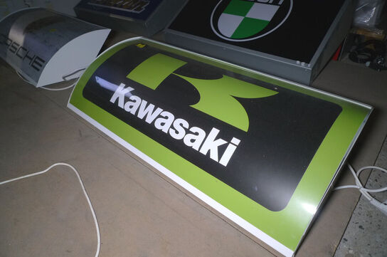 LED-lysskilt m/KAWASAKI logo ca. 90x42cm 9W 230V