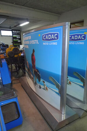 Stort reklamelysskilt ca. 160xH113xD30cm 230V