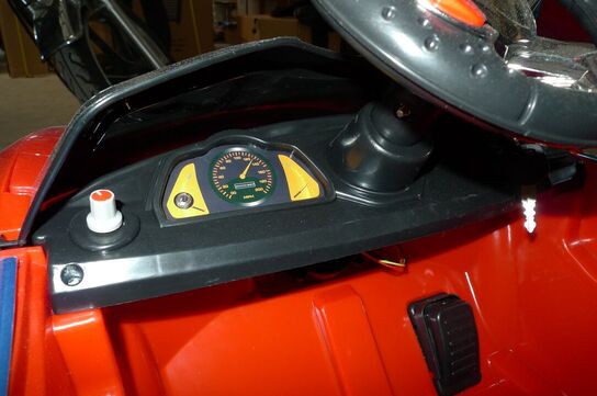 Elektrisk legebil til små børn, rød sportsvogn