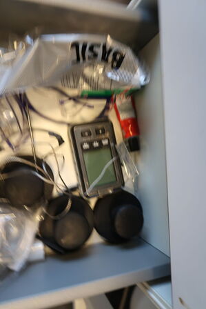 Div. Laboratorieglas, laboratorieudstyr, sikkedhedsudstyr m.m.