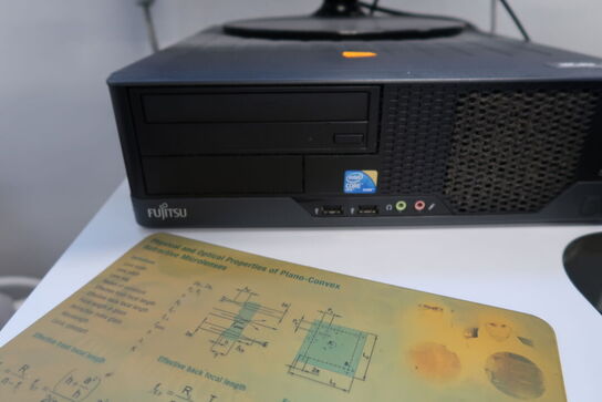 Computerskærm SAMSUNG SyncMaster P2450, tastatur, computer FUJITSU