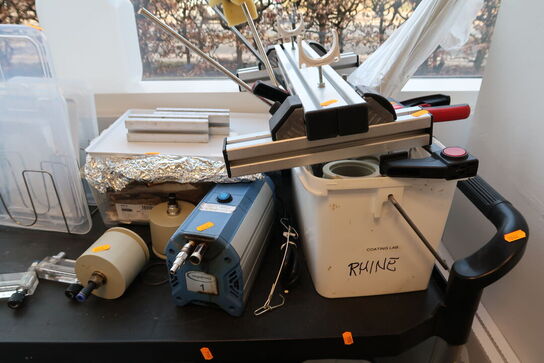 Vakuumpumpe VACUUBRAND ME 1 samt div. Laboratorieudstyr