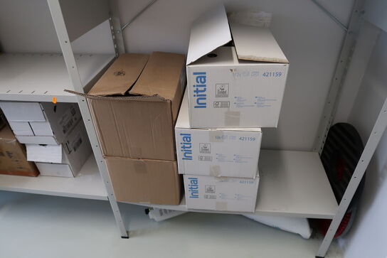 3 fag lagerreoler med div. Rengøringsmidler, rengøringsartikler m.m.