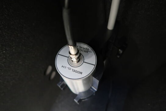 Støjkabine med testenhed QSONICA CL-334 og Sonic Dismembrator FISHER SCIENTIFIC FB705