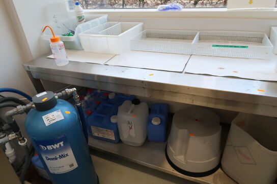 Rustfri stålbord uden indhold