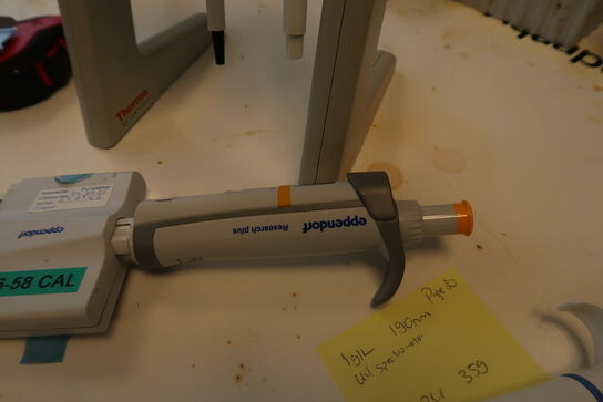 Stativ med 5 stk. pipetter THERMO SCIENTIFIC, EPPENDORF