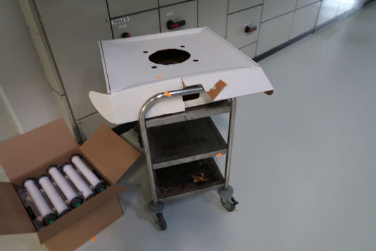 Opbevaringsvogn med indhold