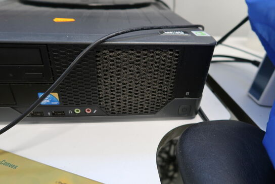 Computerskærm SAMSUNG SyncMaster P2450, tastatur, computer FUJITSU