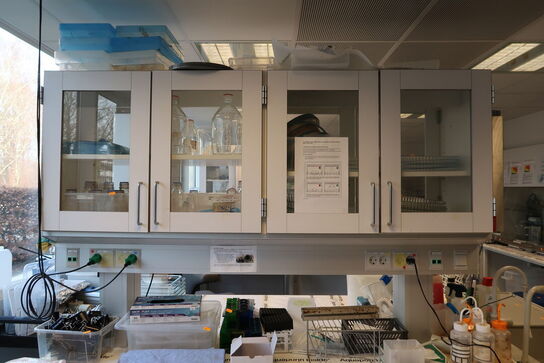 Div. Laboratorieglas, laboratorieudstyr, sikkedhedsudstyr m.m.