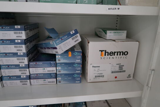 Stålskab med div. Engangshandsker MICROFLEX m.fl.