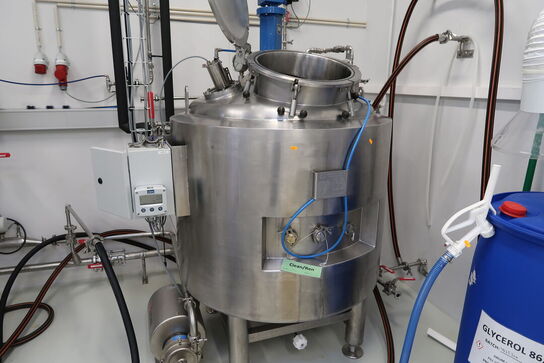 Mikserbeholder GJETTERMANN & NIELSEN med styring JUMO AQUIS 500 og pumpestation INOXPA ESTAMPINOX EFI 2 MR