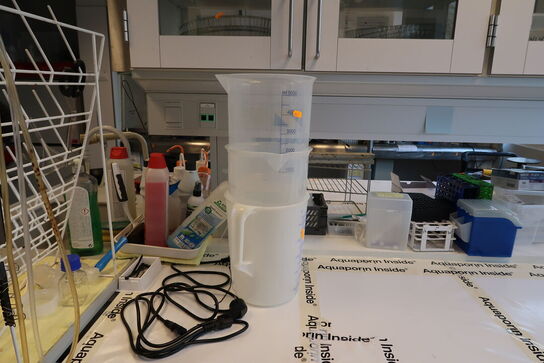 Div. Laboratorieglas, laboratorieudstyr, sikkedhedsudstyr m.m.