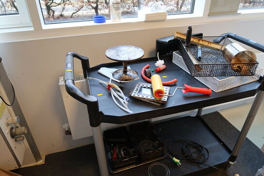 Opbevaringsvogn med indhold