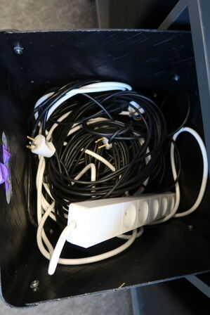 Div. Laboratorieglas, laboratorieudstyr, sikkedhedsudstyr m.m.